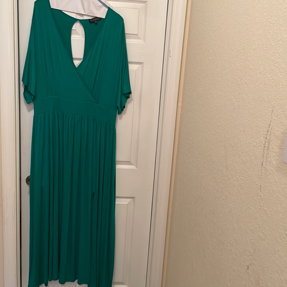 Long beautiful emerald green maxi dress from Eloquii